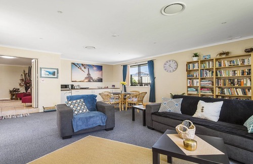 Port Macquarie House | Experience Bliss at Olivine Street Retreat: 10/10 Reviews