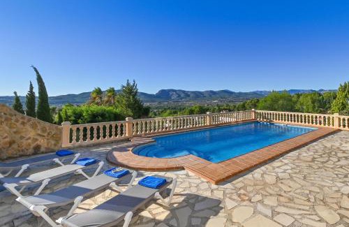 Montgo de Toscamar Villa | Olivo: Family-Friendly Escape with Pool Access