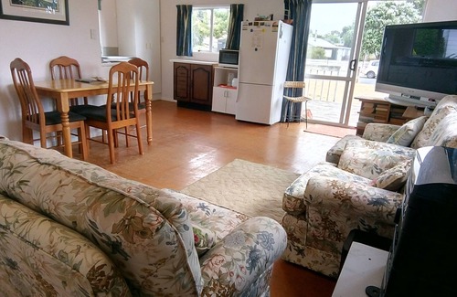 Mangawhai Heads Cottage | Oceanfront Retreat at Ollaberry - Mangawhai Heads Bach