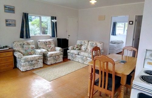 Mangawhai Heads Cottage | Oceanfront Retreat at Ollaberry - Mangawhai Heads Bach