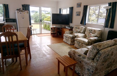 Mangawhai Heads Cottage | Oceanfront Retreat at Ollaberry - Mangawhai Heads Bach