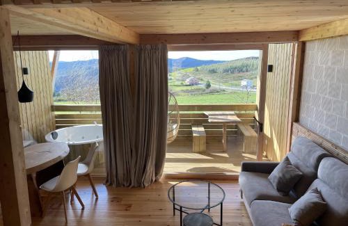 Fonsagrada Ski Chalet | Pet-Friendly Retreat at Olladas de Barbeitos - 9.7 Score