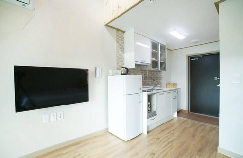 Andeok House | Eco-Friendly Olleh House: Family & Kitchen Amenities Await