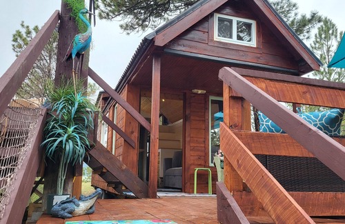 Hot Springs Cottage | Cozy SeaCamper @EvansCliff with Hot Tub & Sibley Tent Combo