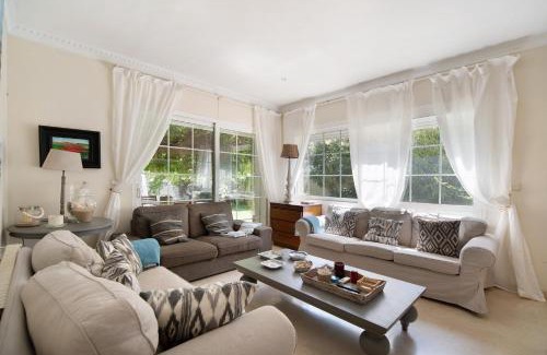 El Puerto de Santa Maria Villa | Discover Olmo Tree: Family-Friendly 4-Star Getaway