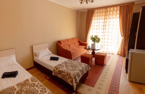 Cholpon-Ata Hotel | Family-Friendly Retreat with Pool & Breakfast Included