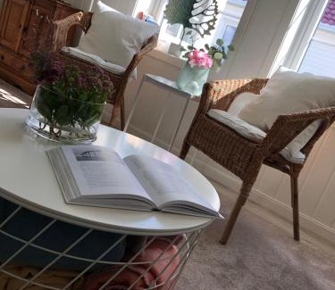 Veiholmen House | Olsens Pensjonat: Guest Rated 9/10 with Kitchen & Breakfast