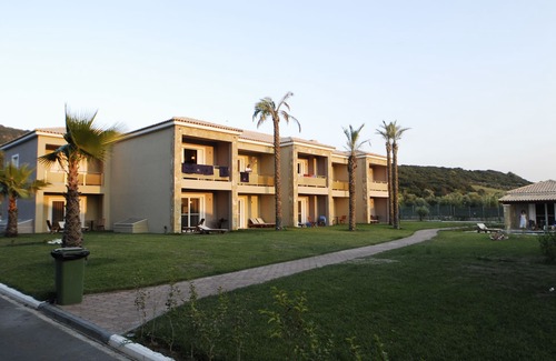 Andravida-Kyllini Apartment | Discover Olympia Golden Beach & Spa: Ocean View Relaxation