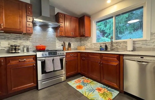 Olympia House | Olympia Oasis: 5br 10+ Guests