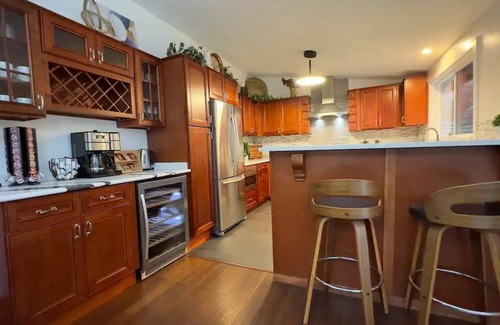 Olympia House | Olympia Oasis: 5br 10+ Guests