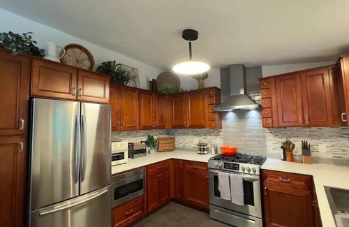 Olympia House | Olympia Oasis: 5br 10+ Guests