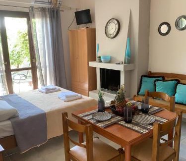 Lefokastron House | Elite Stay at Olympia's Seaside Lefokastro for Families