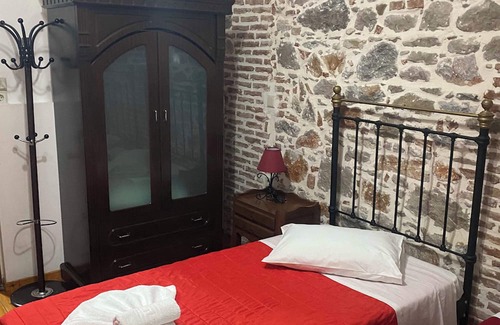 Mytilene Apartment | Olympias Mansion Triple Room 203 Iakinthi