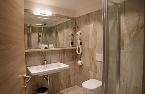 Giustino Hotel | Discover Comfort at Olympic Regina Hotel with Spa & Dining