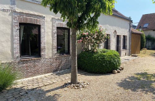 Abondant House | Experience Paris 2024 from a Cozy Country House Retreat