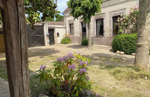 Abondant House | Experience Paris 2024 from a Cozy Country House Retreat