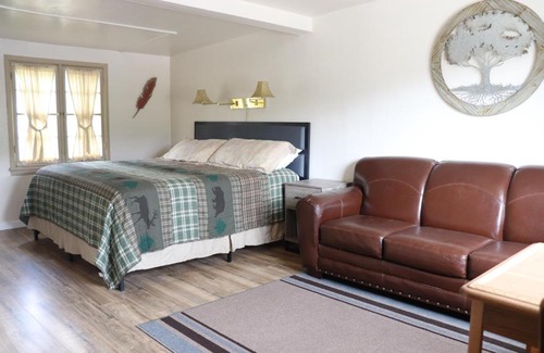 Estes Park Hotel | Pet-Friendly Olympus Lodge: A 4-Star Family Retreat