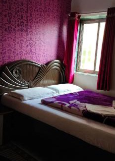 Mahabaleshwar House | Cozy Om Datta Krupa Niwas Cottage with Breakfast & Family Focus