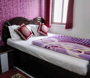 Mahabaleshwar House | Cozy Om Datta Krupa Niwas Cottage with Breakfast & Family Focus