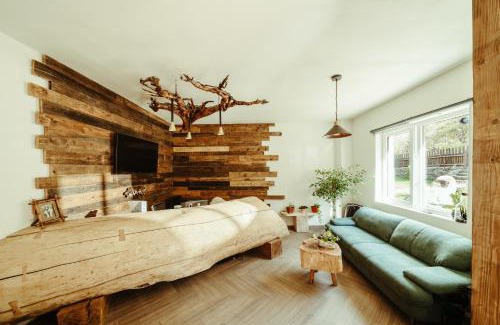 Gura Teghii Resort | Discover OM Resort: Oceanfront Bliss with Private Beach