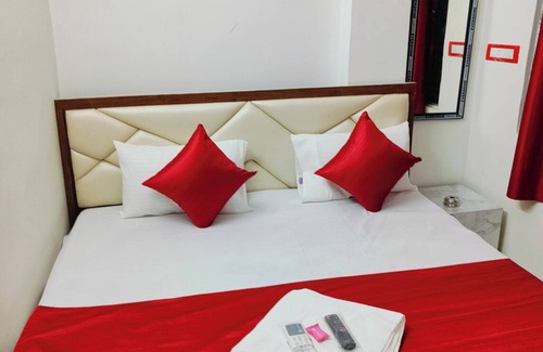 Kolkata House | Budget-Friendly Om Shanti Guest House with Breakfast Included