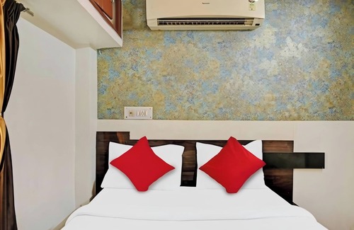 Kolkata House | Budget-Friendly Om Shanti Guest House with Breakfast Included