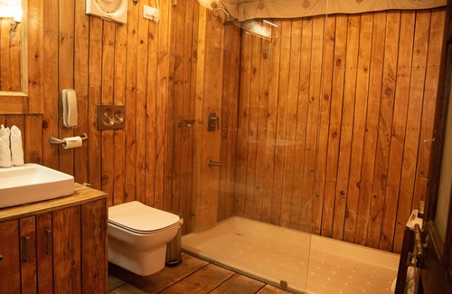 Varanasi Hotel | Elegant Om Vilas Benares: 4-Star Stay with Pool & Spa