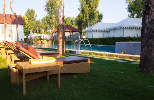 Varanasi Resort | Elegant Om Vilas Benares: Pool, Spa & Family-Friendly Stay