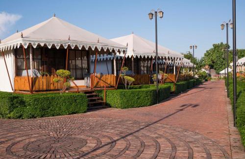 Varanasi Resort | Elegant Om Vilas Benares: Pool, Spa & Family-Friendly Stay