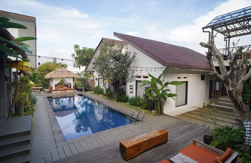 Parongpong Villa | Enchanting Omah Angkul Angkul Villa with Family-Friendly Perks