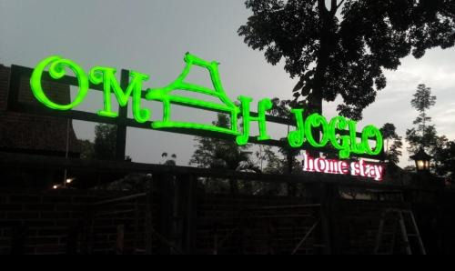Semarang Hotel | Welcoming Omah Joglo Semarang - Family-Friendly Retreat