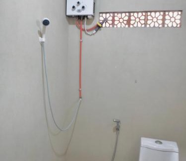 Kendal Hotel | Budget-Friendly Stay at Omah Joglo RedPartner for Families