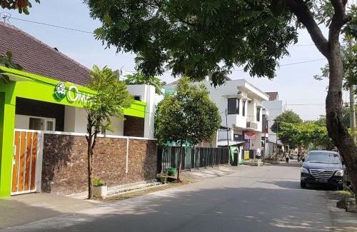 Laweyan House | Inviting Omah Melati - Family-Friendly Vacation Home Getaway