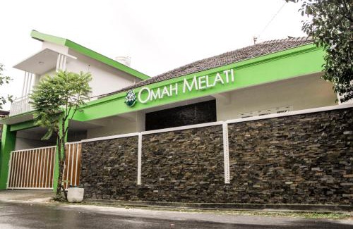 Laweyan House | Inviting Omah Melati - Family-Friendly Vacation Home Getaway