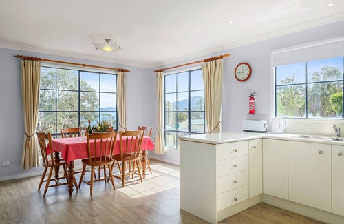 Alonnah Cottage | Omaroo Cottage Bruny Island: Oceanfront Retreat with Pool
