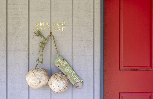Alonnah Cottage | Omaroo Cottage Bruny Island: Oceanfront Retreat with Pool
