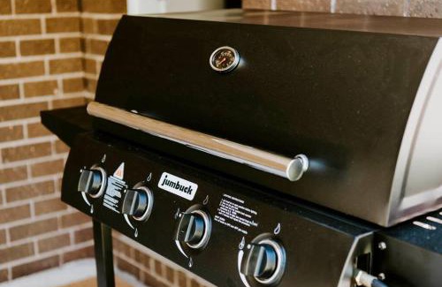 Central Mudgee House | Experience 'Omaroo' Homestead Escape with Family-Friendly Amenities