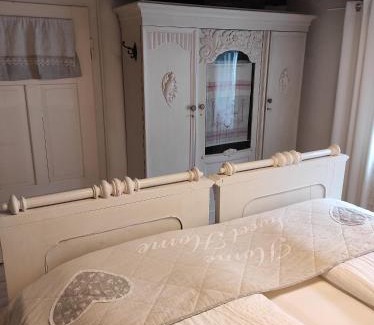Lauingen House | Guest Rated 9.5: Family-Friendly Omas Schmuckkästle Escape