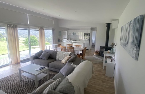 Omeo House | Omeo Mountain Views: Peaceful Getaway with Pool & Breakfast
