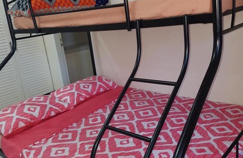 Samal House | Spacious OMG Guesthouse: Perfect for Families and Pets