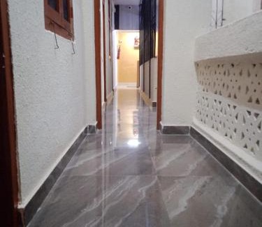 Goregaon West House | Omkar Regency Guest House & AC Dormitory PG Hostels Nr Nesco Mumbai