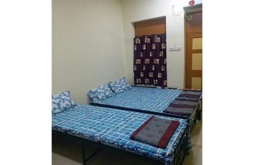 Goregaon West House | Omkar Regency Guest House & AC Dormitory PG Hostels Nr Nesco Mumbai