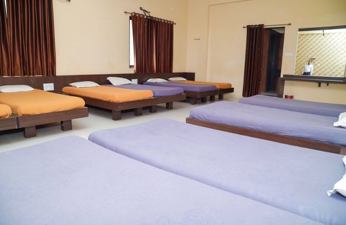 Malkapur Hotel | Discover Omkar Resort and Lawn: Family-Friendly Getaway