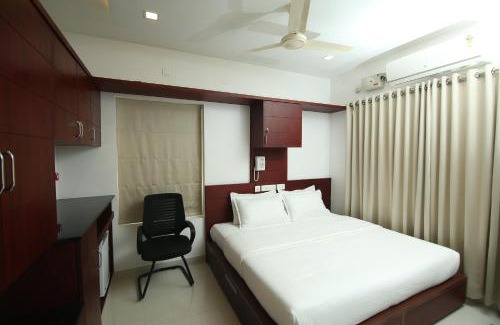 Kochi Hotel | Discover Omnest: Guest Rated 9/10 with Breakfast & Dining