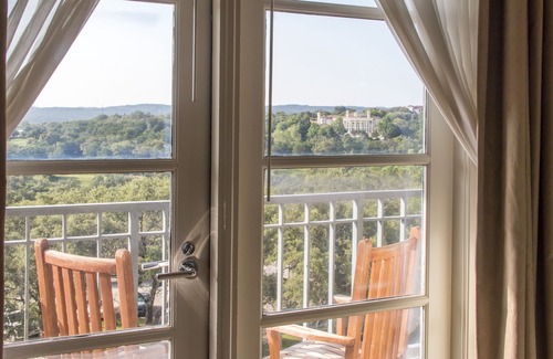 Cabin Ridge Estates Resort | Relax at Omni Barton Creek Resort & Spa in Austin