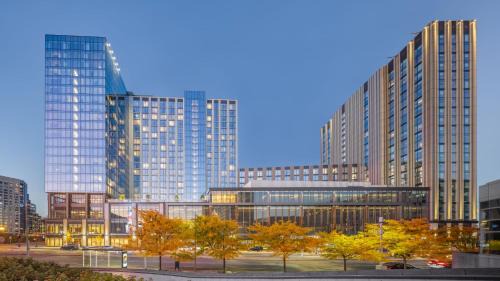 Seaport District Hotel | Experience Oceanfront Bliss at Omni Boston Hotel Seaport