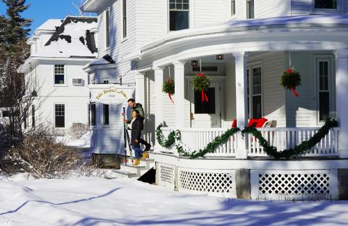 Bretton Woods Hotel | Experience Unique Charm at Omni Bretton Arms Inn