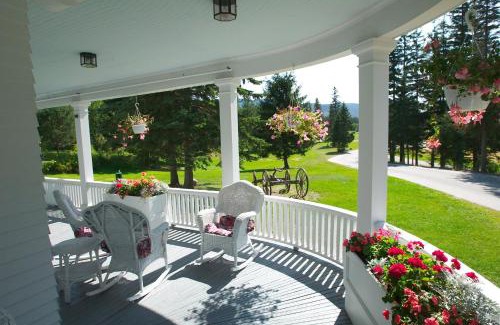 Bretton Woods Hotel | Experience Unique Charm at Omni Bretton Arms Inn