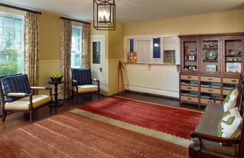 Bretton Woods Hotel | Experience Unique Charm at Omni Bretton Arms Inn