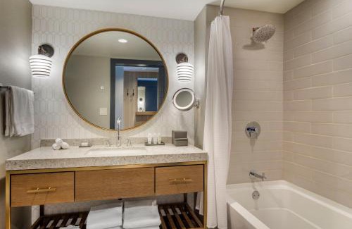 Cumberland Hotel | Premier Omni Hotel at the Battery Atlanta - Pet Friendly & Pool